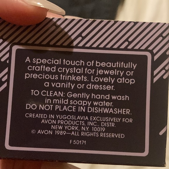 AVON CRYSTAL TREASURE BOX 1989 VINTAGE - Picture 2 of 3